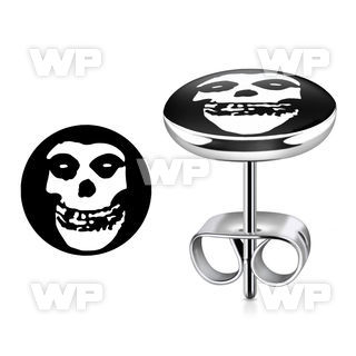 wae9s ear lobe piercing